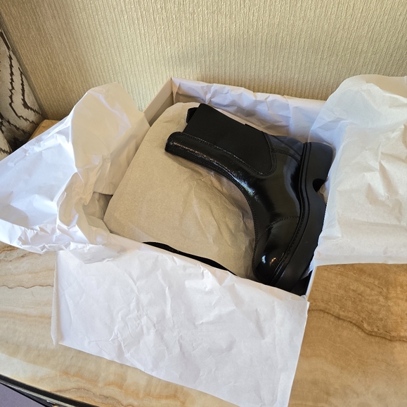 Ganni Everyday Leather Mid Chelsea Boot - Picture 15 of 17